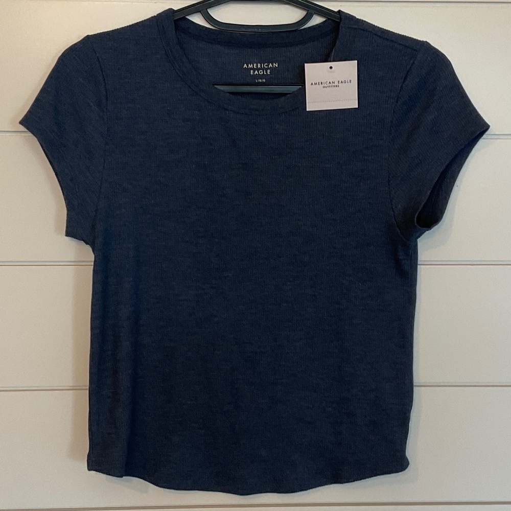 #0319 NWT WOMEN’S AMERICAN EAGLE SHORT SLEEVE TEE COLOR: NAVY SIZE: LARGE